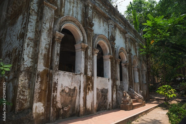 Obraz Old architectural temple, Wat Pha Lat