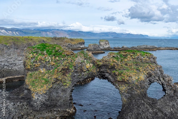 Obraz Dramatic stone formations at Gatklettur, Arnarstapi