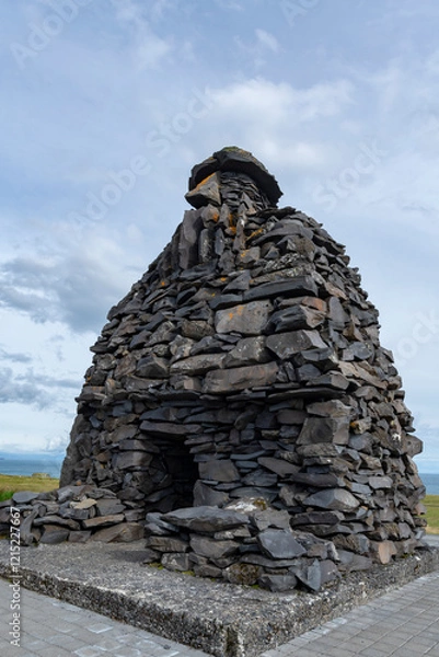 Obraz Bárður Snæfellsás Statue, Gatklettur, Arnarstapi, Snæfellsnes Peninsula