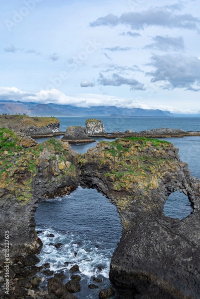 Obraz Dramatic stone formations at Gatklettur, Arnarstapi
