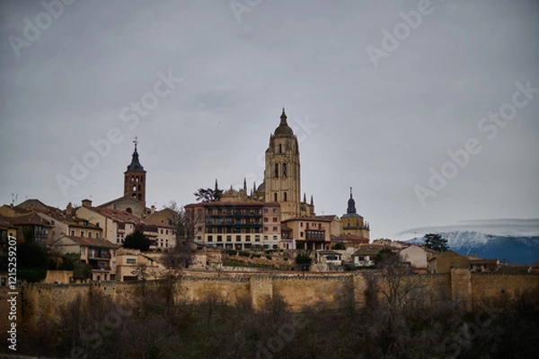 Fototapeta A stunning view of the city of Segovia, showcasing its historic wall and the majestic Cathedral, located in Castilla y León, Spain