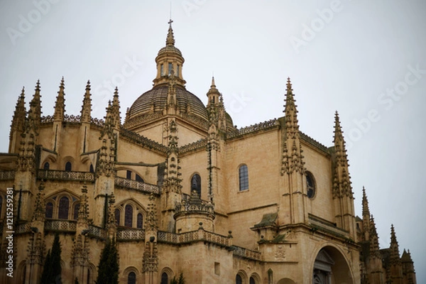 Fototapeta The Cathedral of Segovia, an iconic late Gothic masterpiece in Castilla y León, Spain, renowned for its grandeur and architectural beauty