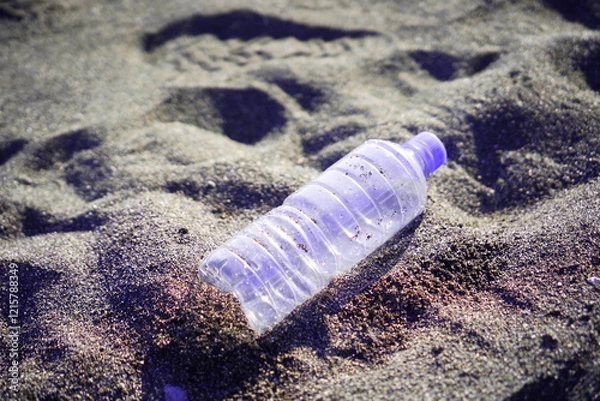 Obraz 砂浜に捨てられたペットボトルのゴミ