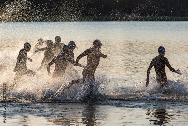 Obraz Triathlon Massenstart beim Schwimmen