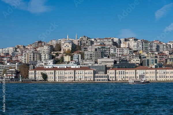 Obraz Panorama on the shore of the Bosphorus near Kabatash pier on a sunny day