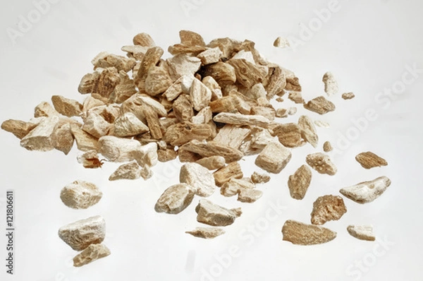 Fototapeta getrocknete gehackte Kalmuswurzel