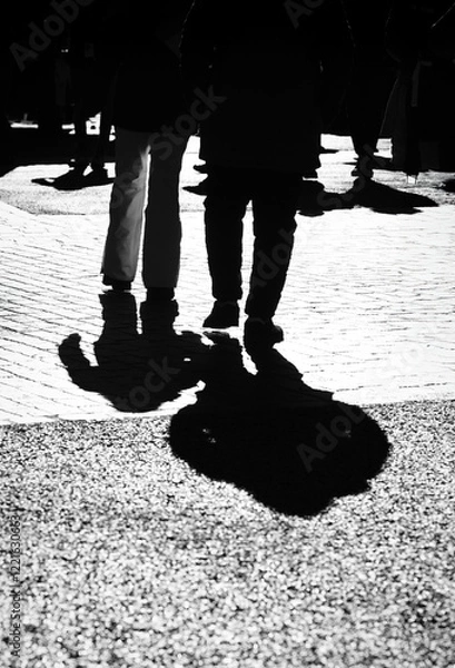 Obraz silhouettes of people walking in the snow