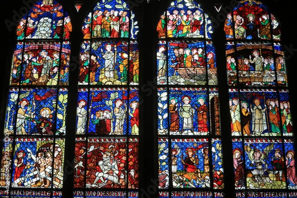 Fototapeta Grande verrière du XIV ème siècle : Résurrection et l'Ascension du Christ. Cathédrale Notre-Dame de Strasbourg.