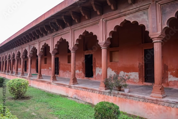 Fototapeta Amazing architecture view at Taj Mahal which is among seven world wonders. Famous Indian Islamic heritage at cloudy day, Taj Mahal located at bank of Yamuna river