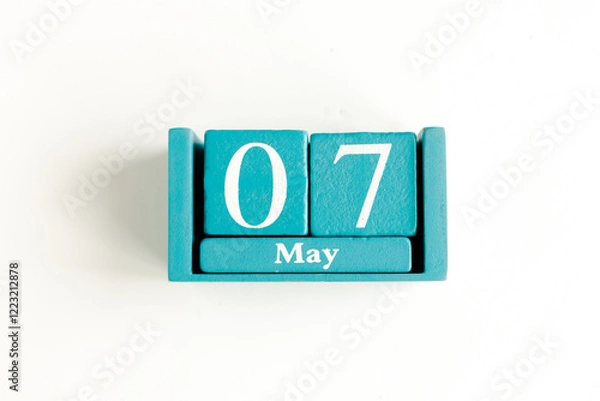 Fototapeta May 7. Blue cube calendar with month date isolated on white background.