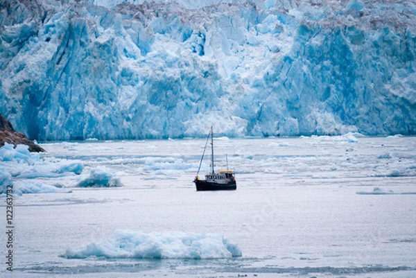 Fototapeta Small boat by Glacier