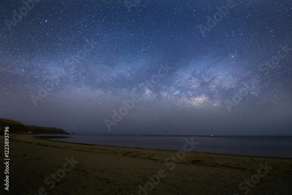 Fototapeta 沖縄の嘉陽ビーチの浜から望む天の川の遠景