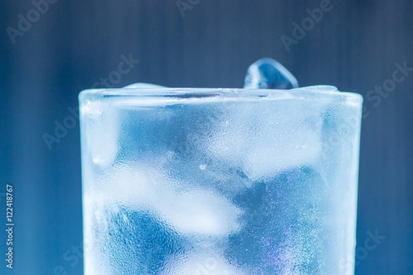 Obraz glass of water and ice