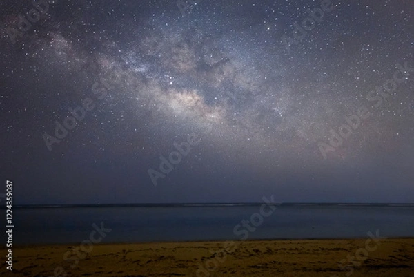 Fototapeta 沖縄の嘉陽ビーチの浜で望む天の川の中心部分