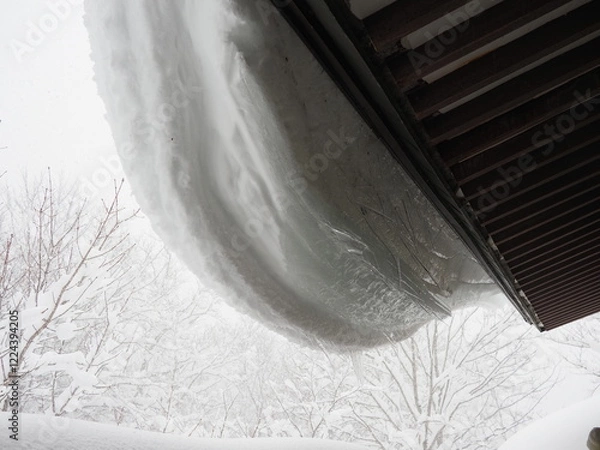 Fototapeta 屋根にぶら下がる雪