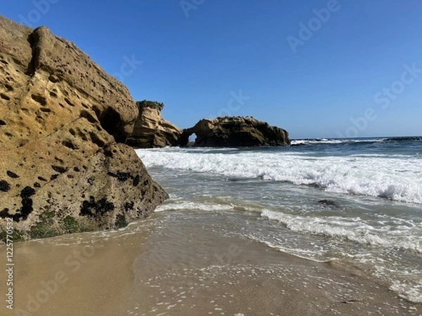 Fototapeta View of Laguna Beach coastline in Southern California with natural rock arch in the background
