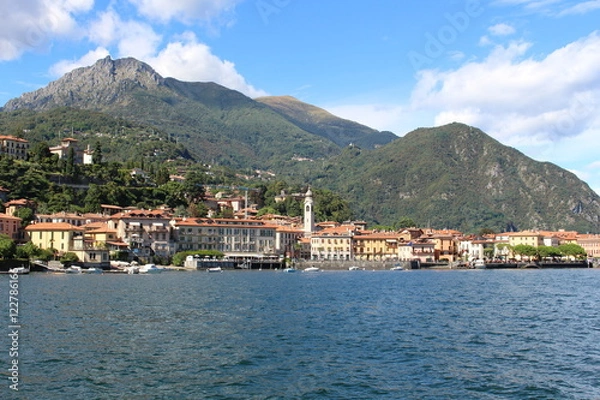 Fototapeta Blick auf Menaggio am Comer See