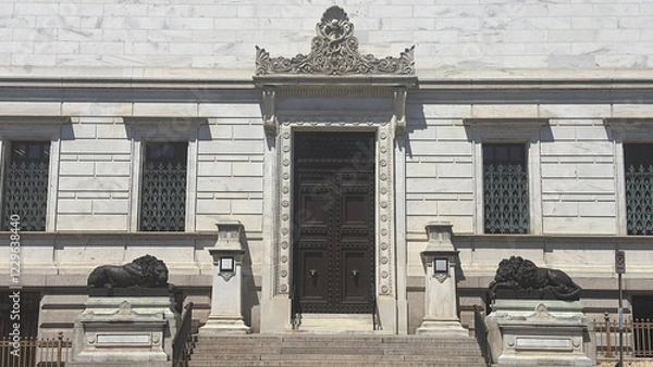 Obraz  Arts and Design Building with the Statue of Lions outside in Washington DC.