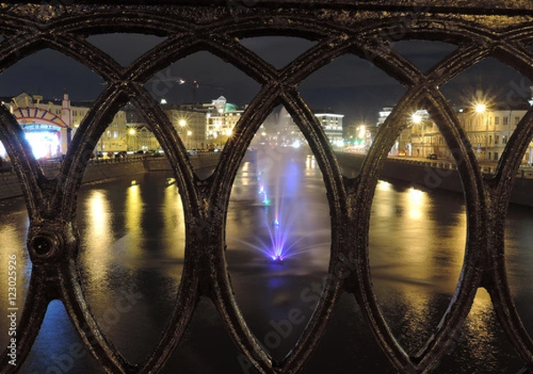 Obraz Фонтан ночью с необычного ракурса в Москве