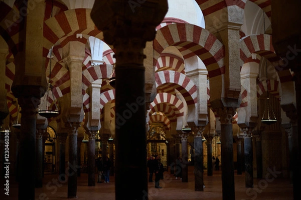 Obraz The interior of the Mosque-Cathedral of Córdoba, featuring its iconic columns and horseshoe arches, a masterpiece of Moorish and Spanish architecture in Andalusia, Spain