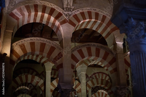 Obraz The interior of the Mosque-Cathedral of Córdoba, featuring its iconic columns and horseshoe arches, a masterpiece of Moorish and Spanish architecture in Andalusia, Spain