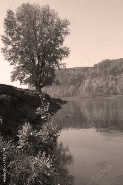 Fototapeta on the river 2 bw