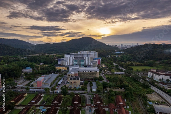 Obraz A panoramic view of the city at sunrise