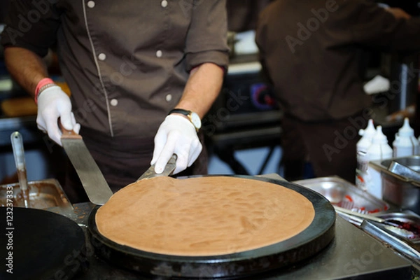 Obraz cook prepares pancake