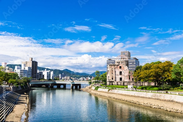 Fototapeta 広島　原爆ドームと元安川