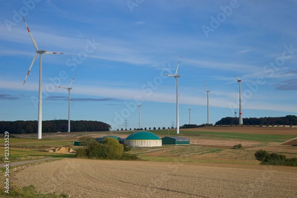 Obraz Windmühlen und Biogasanlage