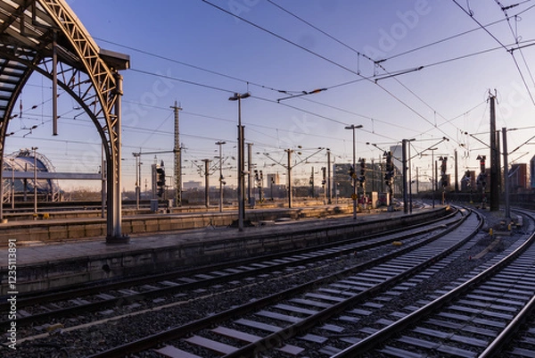Fototapeta Hauptbahnof in Köln mit Blick auf Hohenzoller Brücke
