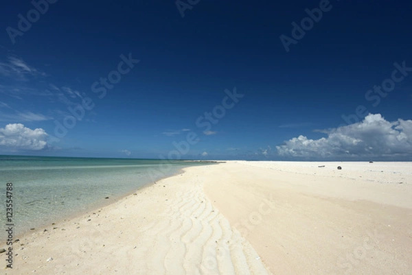 Obraz 沖縄　久米島　空の青と浜辺の白が眩しいはての浜