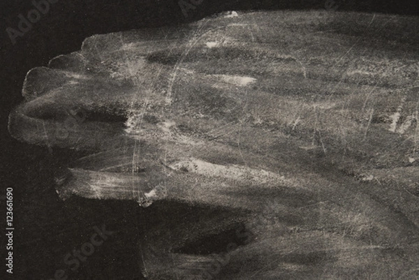 Obraz Черная грифельная доска мел пятно. Темная школьная доска белый мел размазан