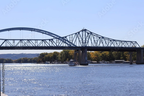 Fototapeta A bridge over river in the summer in downtown Lacrosse, Wisconsin.
