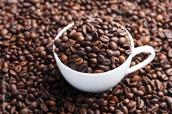 Obraz Brown roasted coffee beans in white cup
