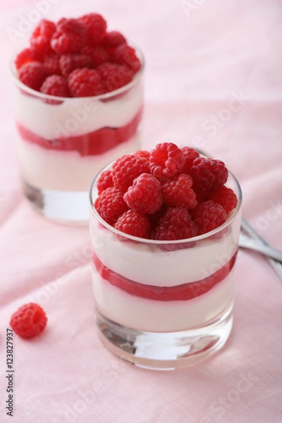 Obraz Cream pudding with berry