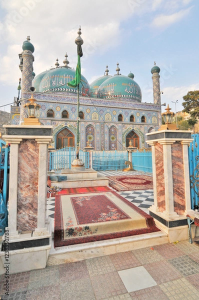 Fototapeta Sakhi Shah-e Mardan Shrine or Ziyarat-e Sakhi shrine and mosque located in the Karte Sakhi area of Kabul, Afghanistan.