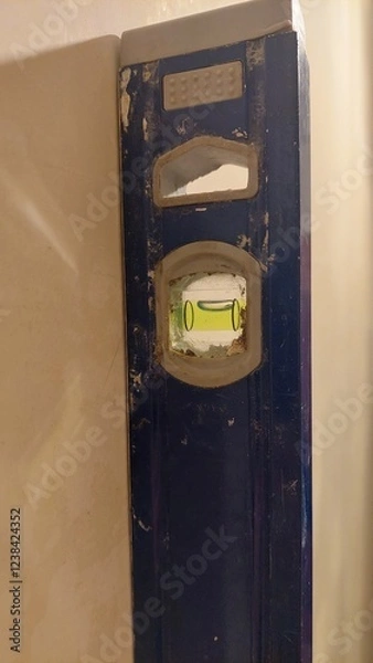 Obraz wasserwaage an der Wand