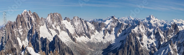 Fototapeta Generated ImageBreathtaking panoramic view of the snow-covered Alps from Aiguille du Midi, Chamonix. Majestic peaks, deep valleys, and vast glaciers under a clear blue sky create an unforgettable alpi