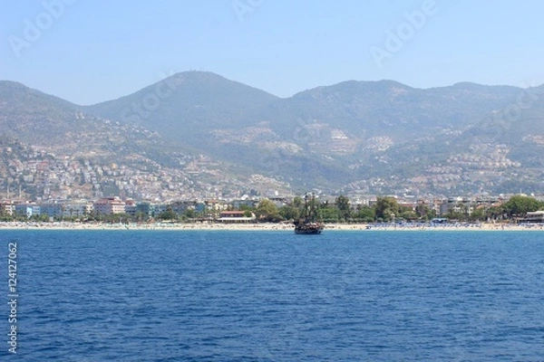 Fototapeta Яхта у красивого побережья