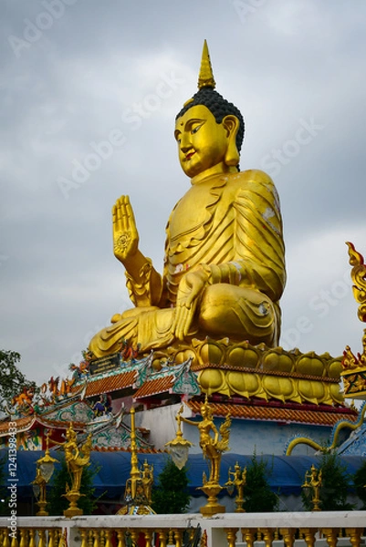 Fototapeta golden buddha statue