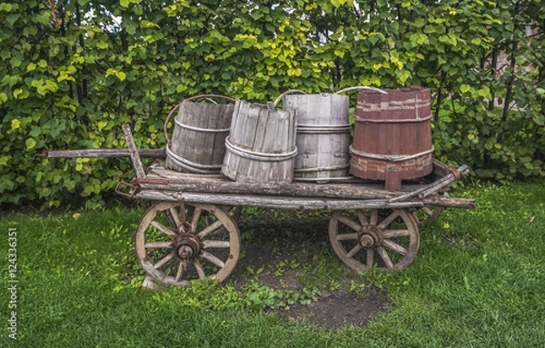 Obraz Old wagon with barrels.