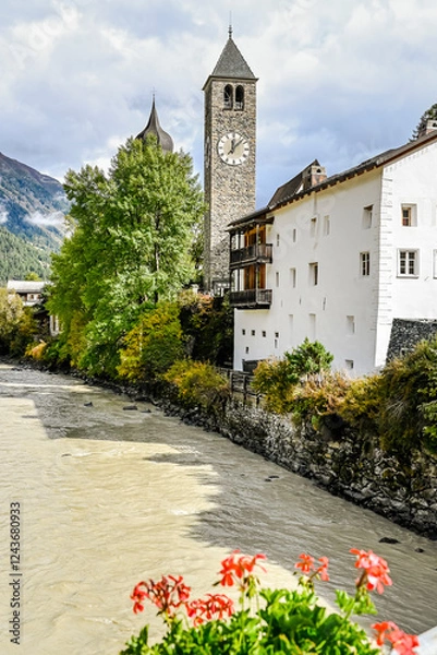 Fototapeta Susch, Dorf, Engadin, Unterengadin, Inn, Fluss, Kirche, Alpen, Flüelapass, Passstrasse, Bergstrasse, Wanderweg, via Engiadina, Herbst, Inntal, Herbstfarben, Herbstwanderung, Graubünden, Schweiz