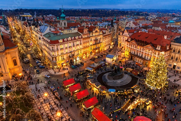 Obraz Old Town Square w czasie Bożego Narodzenia w Pradze.