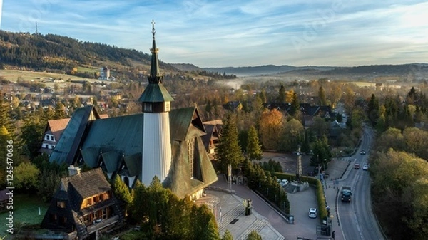 Fototapeta Zakopane: Sanktuarium na Krzeptówkach - widok z drona o poranku jesienią