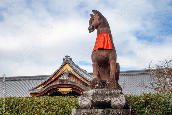 Fototapeta Kitsune or Inari Foax statue at fushimi-inari Shrine in Kyoto.