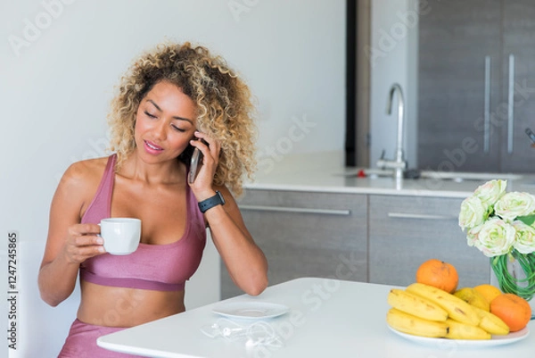 Obraz Sportive woman enjoying her workout routine