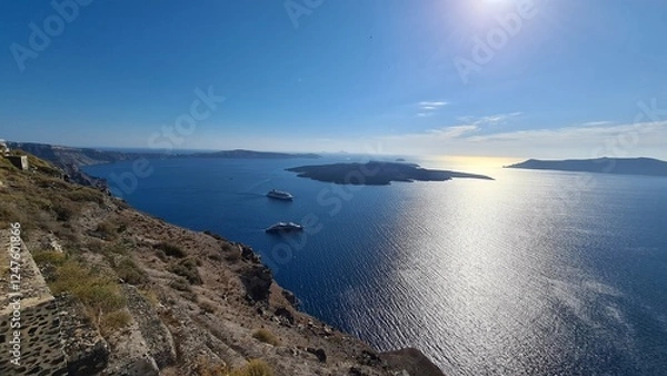 Obraz Santorini: A Stunning Blend of Volcanic Caldera and Beautiful Beaches 🌋🏝️🌊