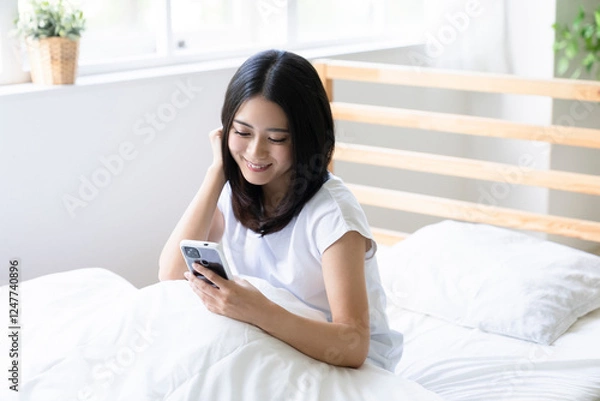 Fototapeta スマホを見る女性