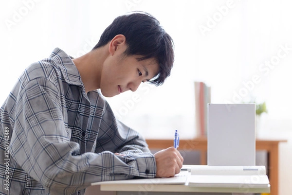 Obraz 自宅で勉強する高校生